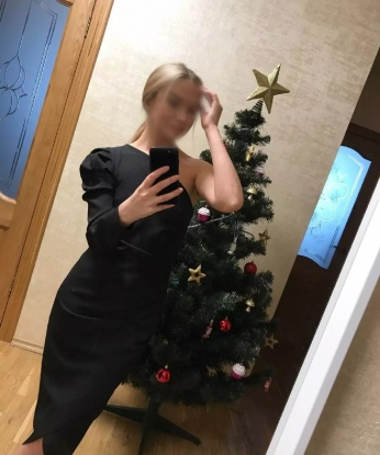 Со мной ты погрузишься в мир страсти и наслаждения. Моя опытность и нежность дадут тебе незабываемый опыт удовольствия. Я молода, красива и всегда готова исполнить твои сокровенные желания. 💋
Обладаю всеми желанными прелестями и готова показать их вам. Фото подтверждают мою реальность и все мои прелести. Живу в Москве и могу приехать к вам или встретиться на нейтральной территории. У меня крайне широкий спектр услуг, которые я оказываю с большим удовольствием. Для меня важно, чтобы каждая встреча была запоминающейся и полностью удовлетворяла ваши потребности. Звони и давай наслаждаться жизнью вместе! 🌹 Ольчик